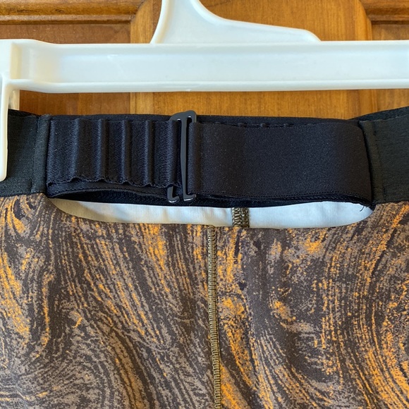 RARE LULULEMON LAB Esker tights size 10, reflective strips, Lava print, Luxtreme - Picture 7 of 10